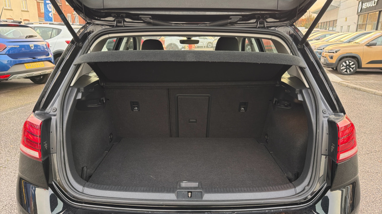 Volkswagen Golf 1.6 TDI SE [Nav] 5dr Diesel Hatchback